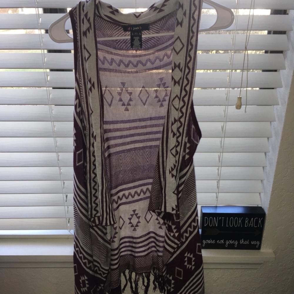 2/15🍂 Sleeveless Aztec Cardigan